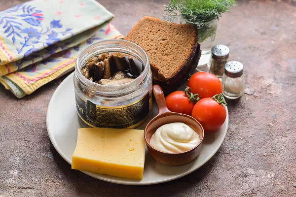 бутерброды со шпротами и сыром рецепт фото 1
